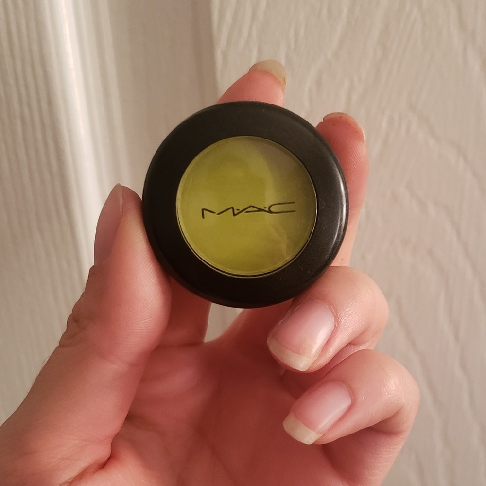 MAC EYESHADOW